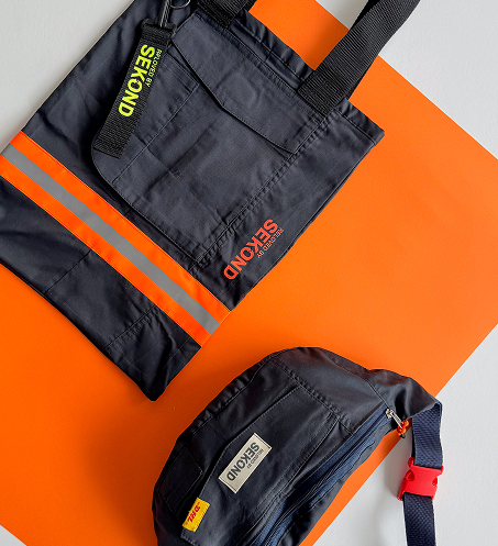 Accesorios reciclando ropa